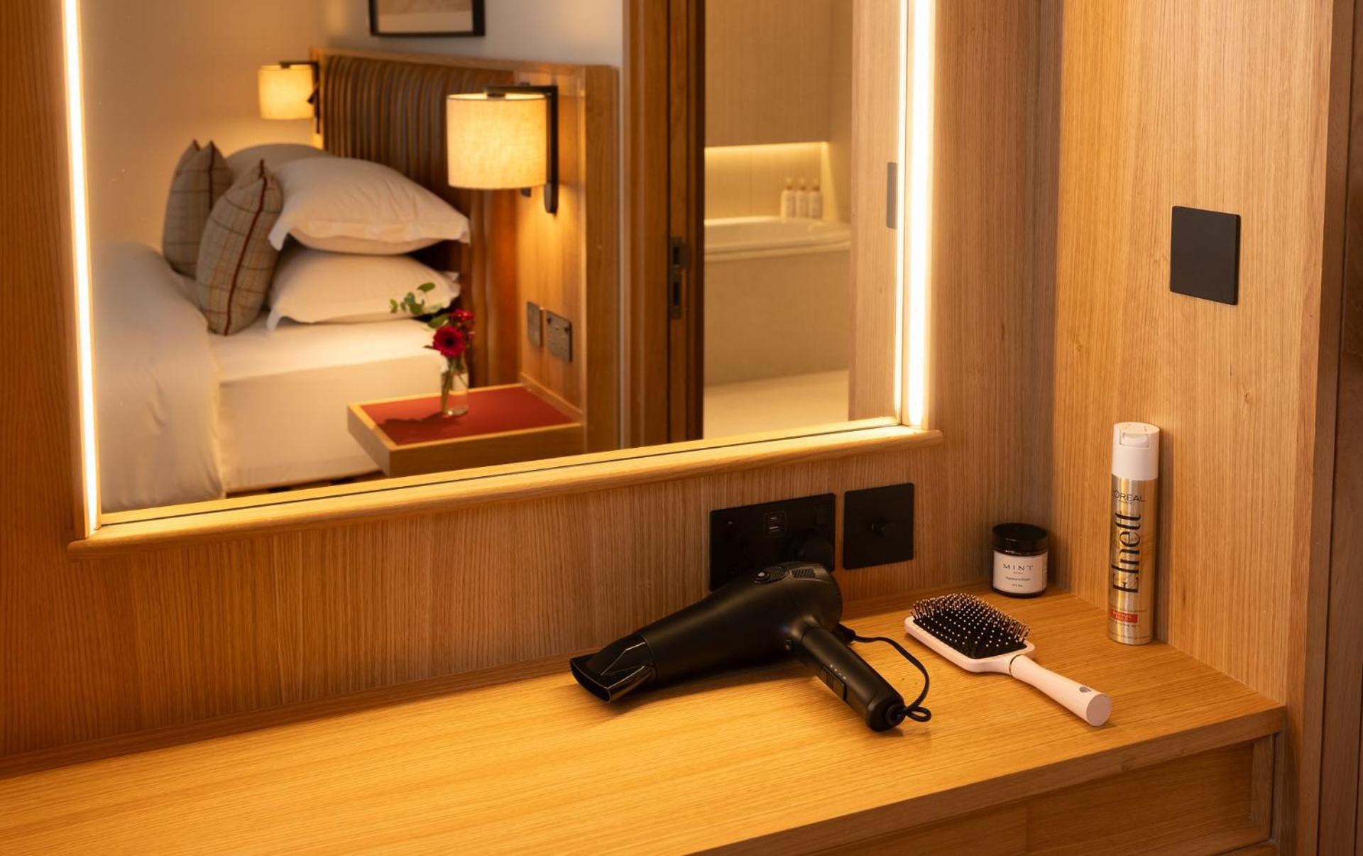 Kilkenny Pembroke Hotel Ngoại thất bức ảnh